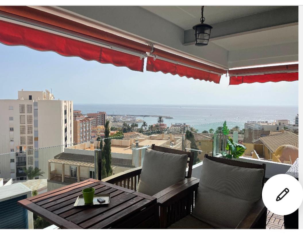 En Urbanización Con Fantásticas Vistas Benalmádena